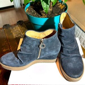 Maybe worn once Sofft brand dark blue ankle booties